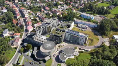 Druhá etapa modernizace nemocnice začíná. Mění se také vjezd do areálu